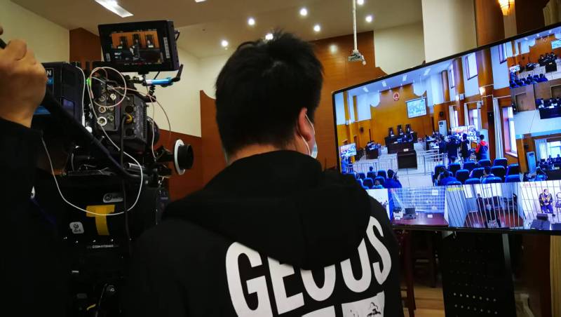 AI生成VS人工创意——湘阴县广告片拍摄公司的技术浪漫主义实践